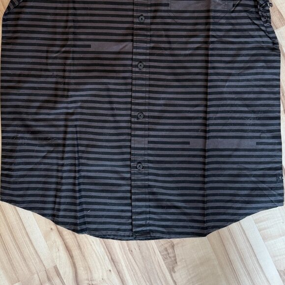 Men's Short Sleeve Button Down Shirt - Picture 4 of 7